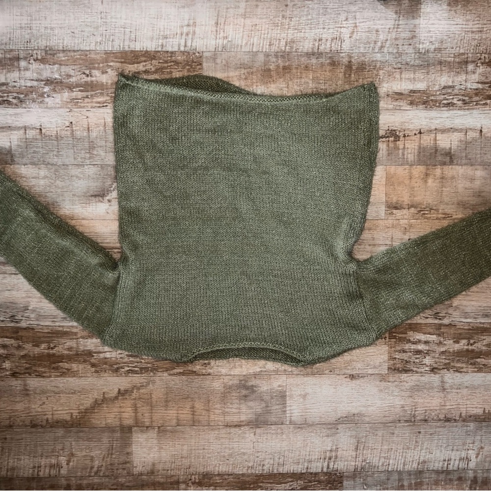 Green sweater, kind of sparkly no brand xxl like new